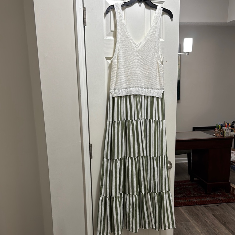 En Saison White and Green Ruffled Tiered Sundress